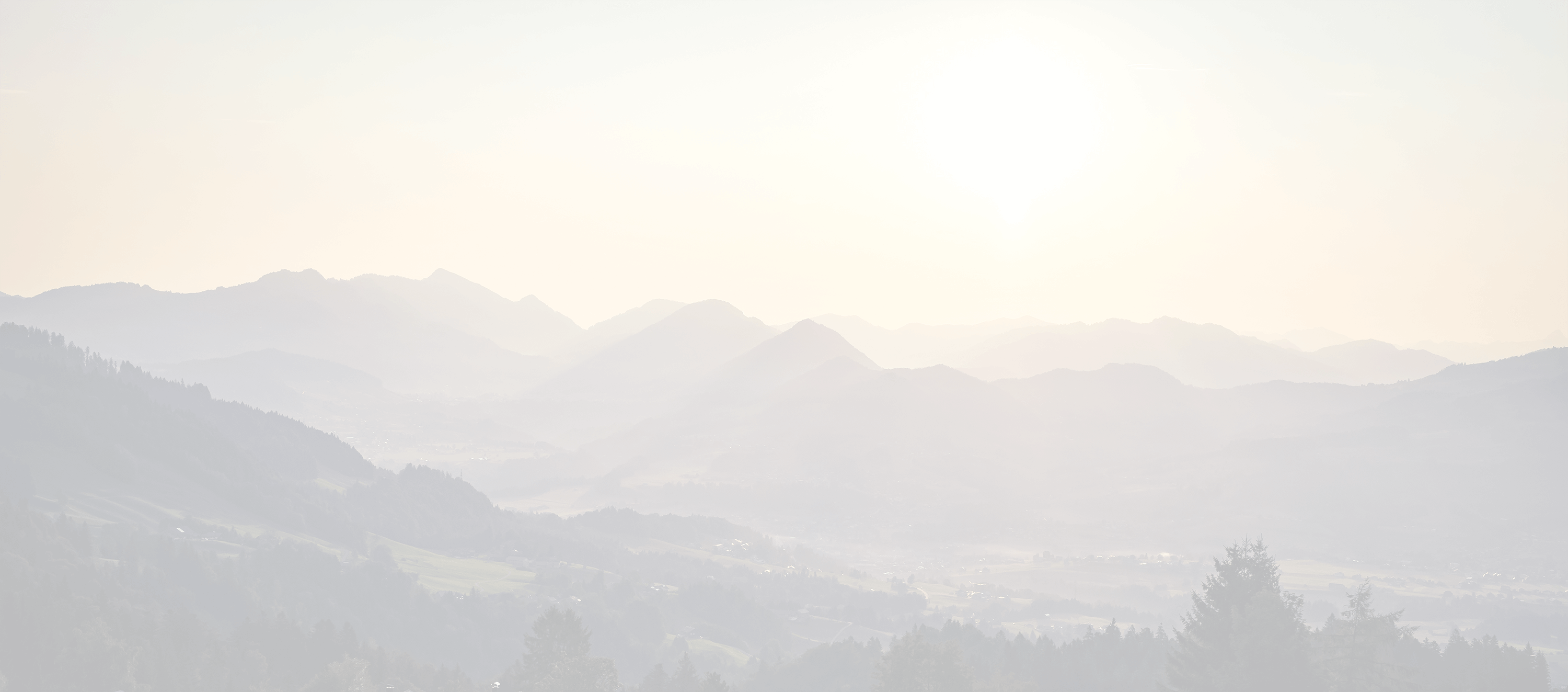 Hintergrund_Foto_Bergsonne_transparent